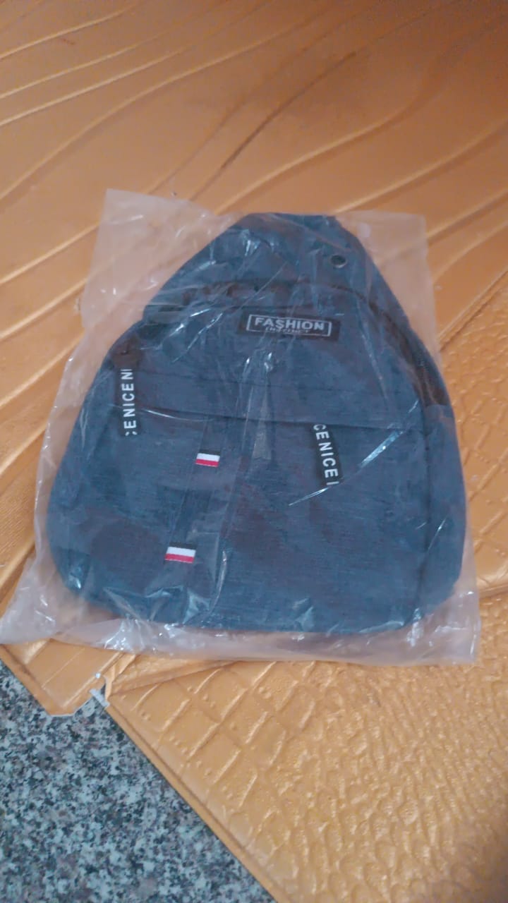 Waterproof Waist Bag, Shoulder Bags USB Charging Earphone Hook Sling Travel Bag (1 Pc / Mix Color)